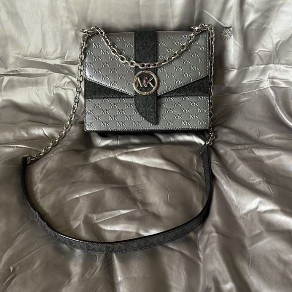MICHAEL Michael Kors
Greenwich Small Metallic Logo Crossbody Bag - Picture 2 of 4
